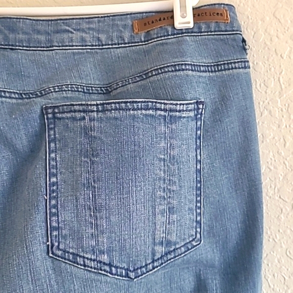 Standards & Practices Wide Leg Cropped Jeans Size 22 Medium Wash Raw Hem - Picture 5 of 16